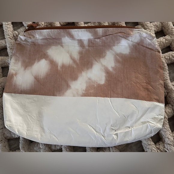 ALOHA Collection Chelsea Kauai Limited Edition mid pouch - Picture 3 of 3